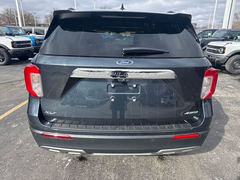 Used 2024 Ford Explorer XLT w/ Equipment Group 202A image 8