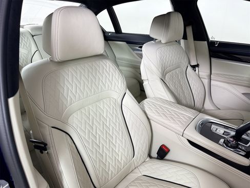 Used 2022 BMW ALPINA B7 xDrive image 25