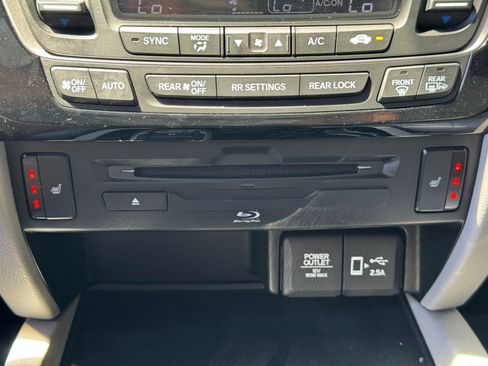 Used 2020 Honda Pilot Touring image 32