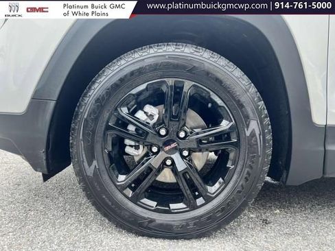 Used 2022 GMC Terrain AT4 image 9