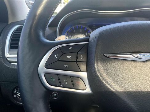 Used 2017 Chrysler 300 C image 21