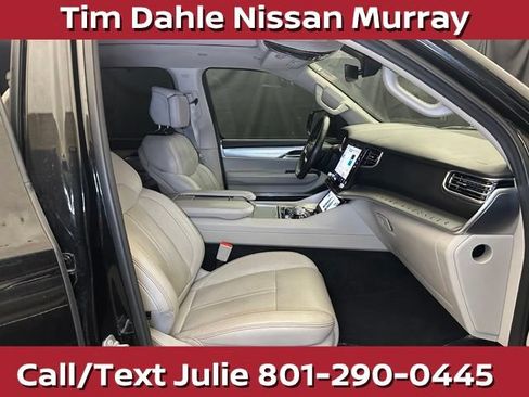 Used 2023 Jeep Grand Wagoneer L 4WD w/ Flexible Seating Group image 15