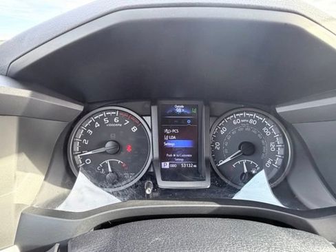 Used 2021 Toyota Tacoma TRD Off-Road AWD/4WD image 12