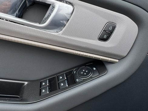 New 2025 Ford Explorer Active w/ Active Comfort Package image 9
