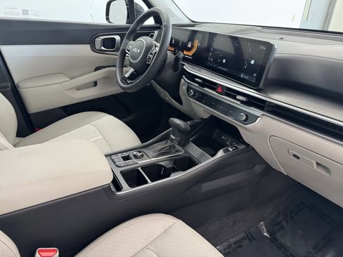 New 2025 Kia Sorento S image 10