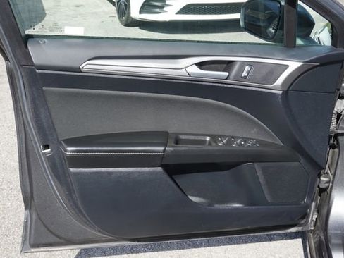 Used 2020 Ford Fusion SE image 25