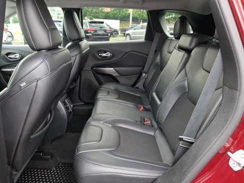 Used 2019 Jeep Cherokee Latitude Plus w/ Cold Weather Group AWD/4WD image 13