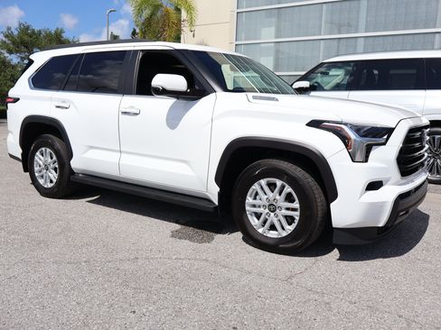 Used 2026 Toyota Sequoia SR5 RWD image 11