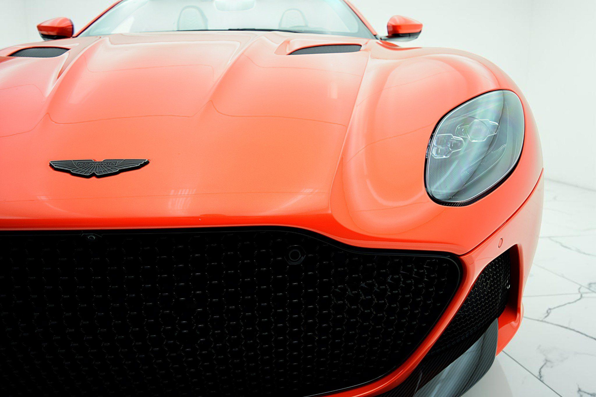 Used 2023 Aston Martin DBS Superleggera Volante RWD image 8