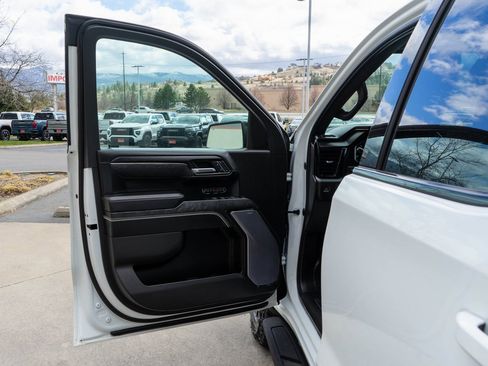 Used 2023 GMC Sierra 1500 AT4X image 17