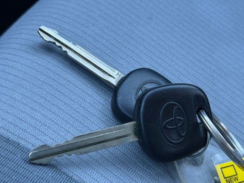 Used 2016 Toyota Corolla L FWD image 25
