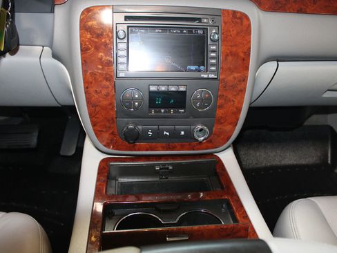 Used 2011 Chevrolet Avalanche LTZ image 14