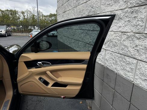 Used 2015 Porsche Panamera S image 37