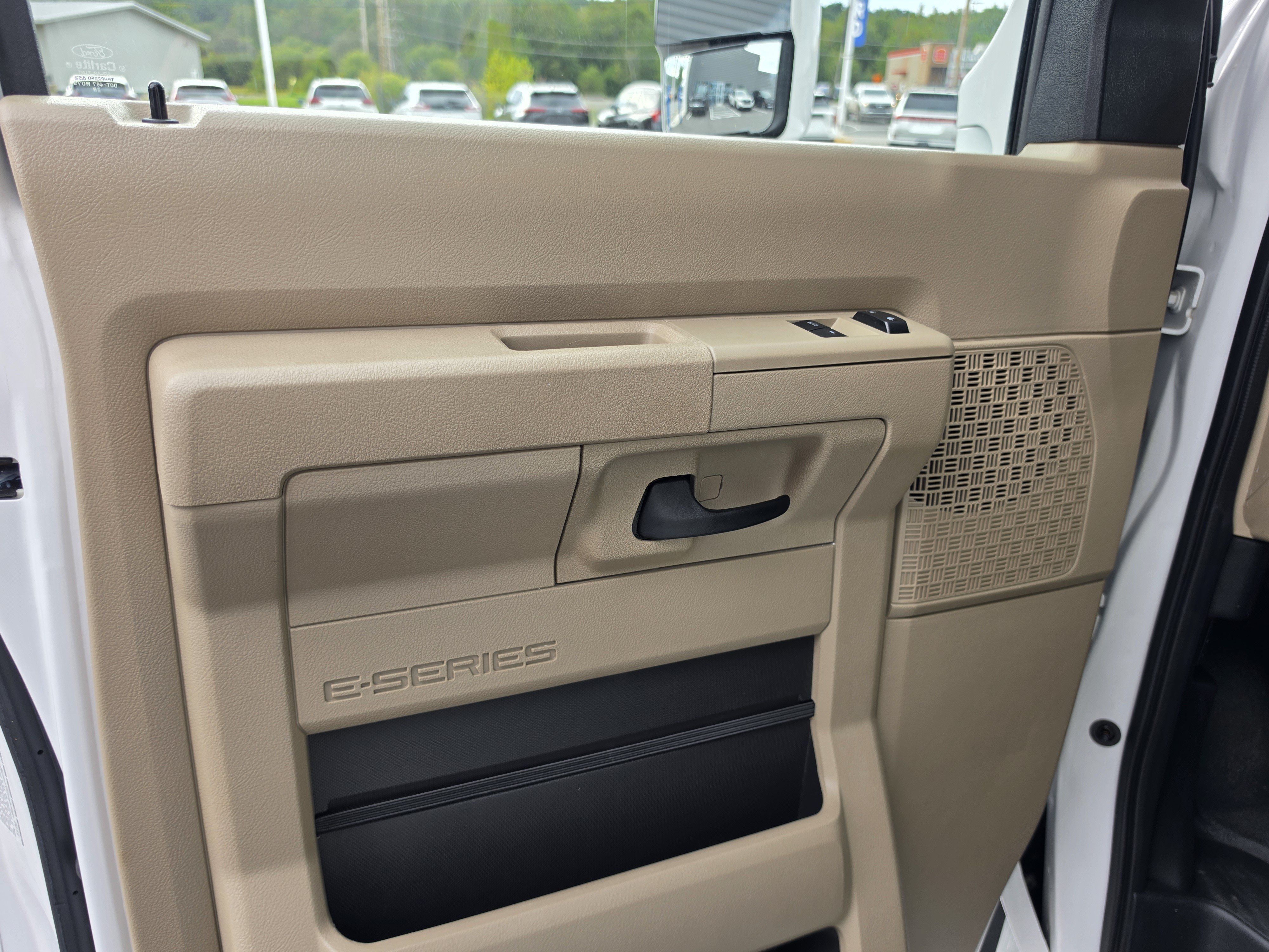 Used 2012 Ford E-450 and Econoline 450 Super Duty w/ Motorhome Prep Pkg RWD image 14