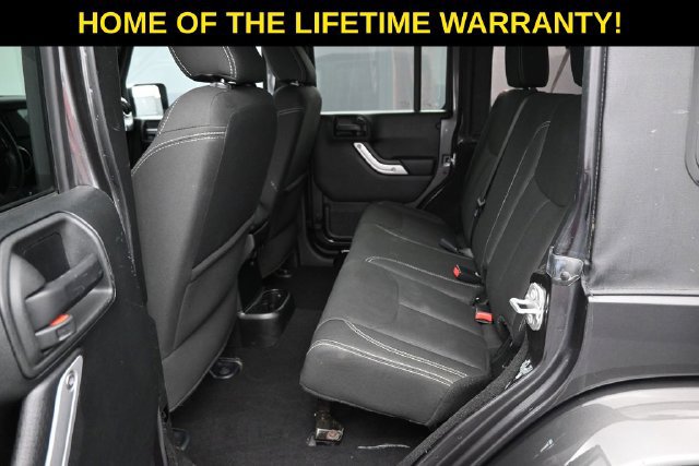 Used 2017 Jeep Wrangler Unlimited Sahara w/ Max Tow Package AWD/4WD image 33
