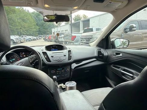 Used 2017 Ford Escape SE w/ SE Sport Appearance Package FWD image 25