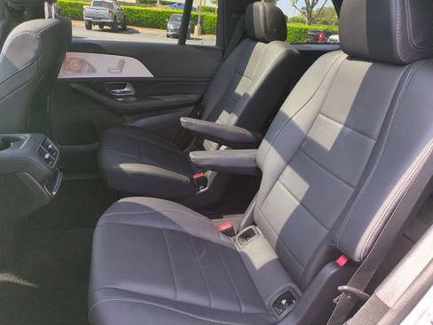 Used 2025 Mercedes-Benz GLS 450 4MATIC image 30