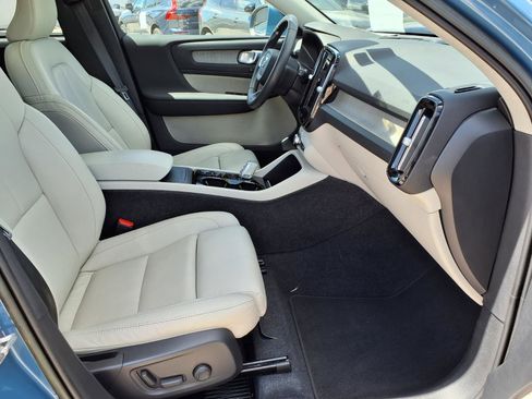 Certified 2023 Volvo XC40 B5 Plus AWD/4WD image 11