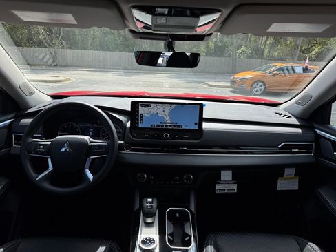 New 2025 Mitsubishi Outlander ES image 25