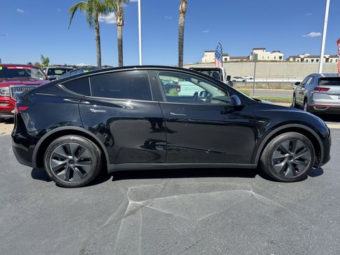 Used 2024 Tesla Model Y Long Range image 10