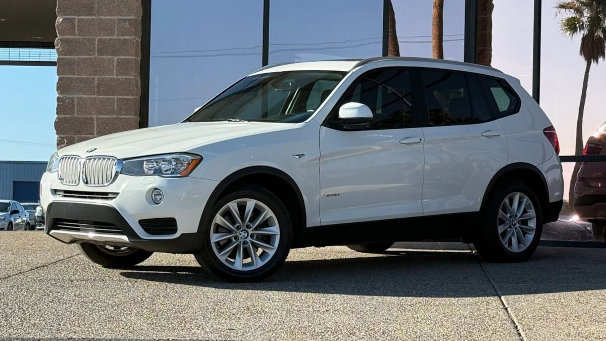 Used 2017 BMW X3 xDrive28i AWD/4WD image 3