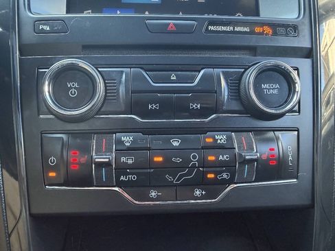 Used 2017 Ford Explorer XLT w/ Equipment Group 202A AWD/4WD image 17
