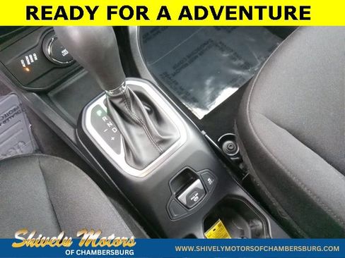 Used 2019 Jeep Renegade Latitude image 19