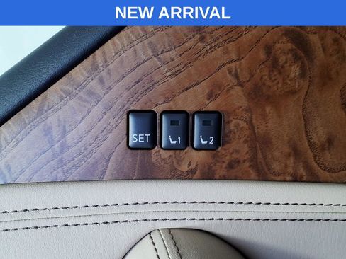 Used 2022 Nissan Armada SL w/ Captain's Chairs Package image 18