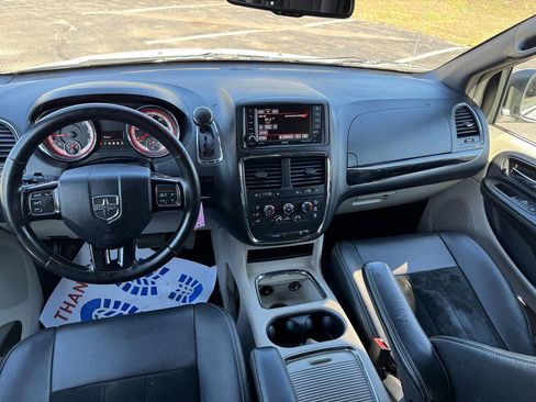 Used 2017 Dodge Grand Caravan SXT FWD image 24