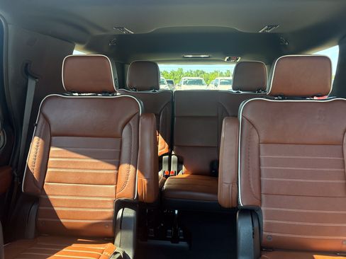 Used 2023 GMC Yukon Denali Ultimate AWD/4WD image 13