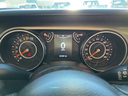 Used 2018 Jeep Wrangler Unlimited Sport image 32