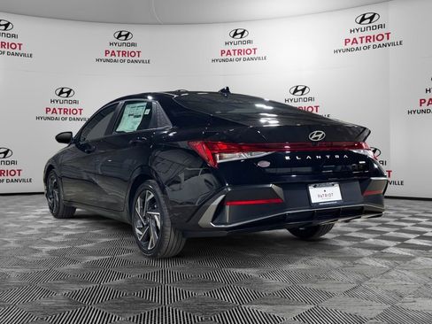 New 2025 Hyundai Elantra Limited image 4