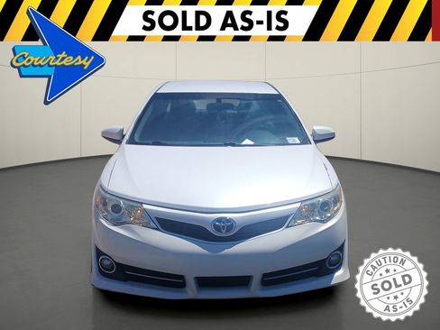 Used 2014 Toyota Camry SE FWD image 2