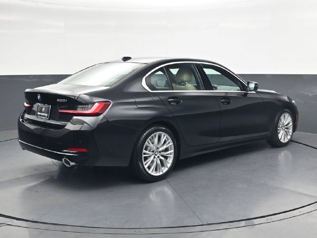 Used 2024 BMW 330i Sedan w/ Convenience Package RWD image 4