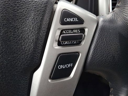 Used 2017 Nissan Titan SV image 23