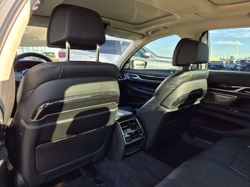 Certified 2022 BMW 750i xDrive w/ Executive Package image 31
