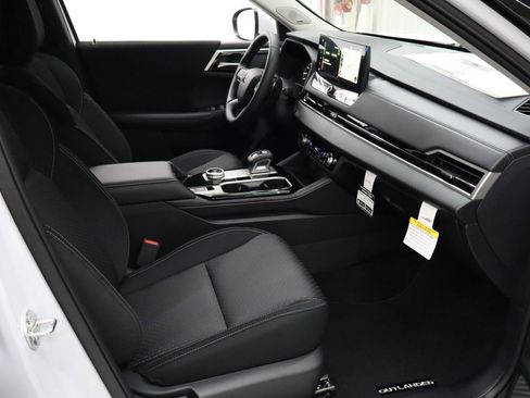 New 2026 Mitsubishi Outlander ES image 25