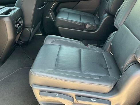 Used 2021 Chevrolet Suburban LT w/ LT Signature Package RWD image 11