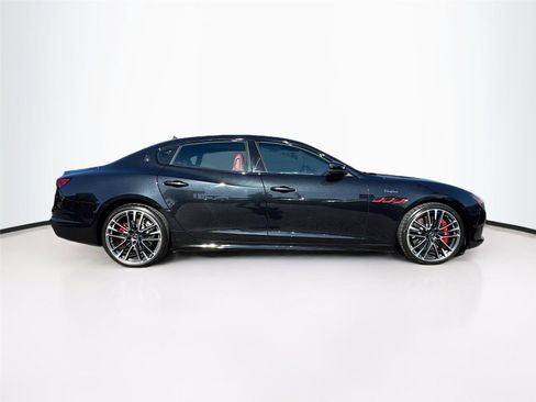 Used 2021 Maserati Quattroporte Trofeo image 8