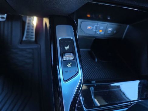 Used 2025 Kia Sorento SX Prestige w/ Sage Leather Package image 24