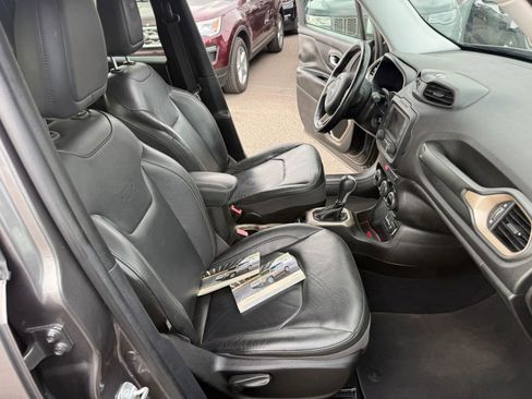 Used 2017 Jeep Renegade Limited image 11