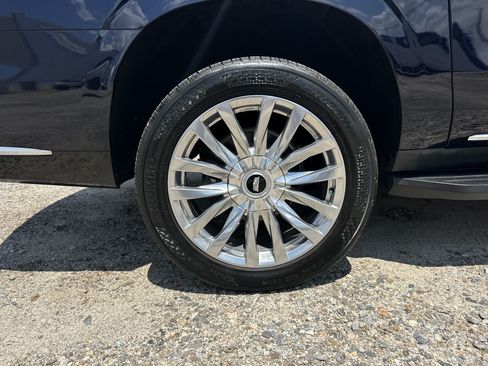 Certified 2021 Cadillac Escalade ESV Premium Luxury AWD/4WD image 19