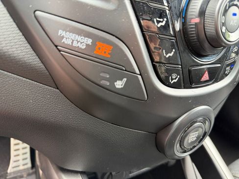 Used 2016 Hyundai Veloster Turbo FWD image 30