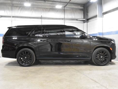 Used 2022 Cadillac Escalade ESV Sport w/ Touring Package AWD/4WD image 27