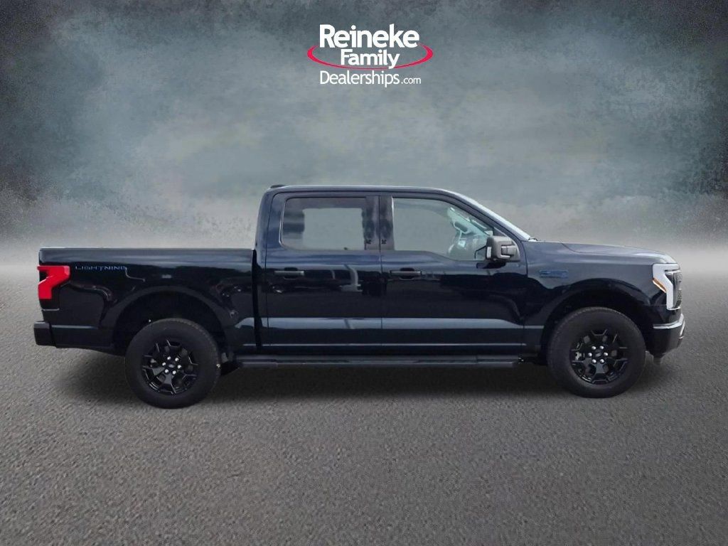 Used 2025 Ford F150 Lightning XLT AWD/4WD image 5