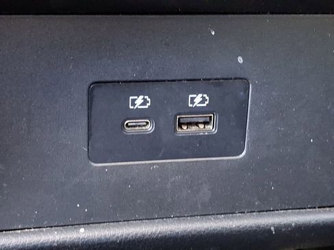 Used 2021 Nissan Rogue SV image 11