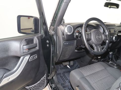 Used 2012 Jeep Wrangler Unlimited Rubicon AWD/4WD image 36
