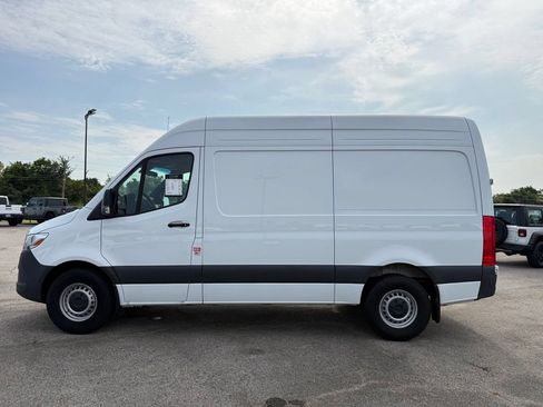 Used 2025 Mercedes-Benz Sprinter 2500 image 4