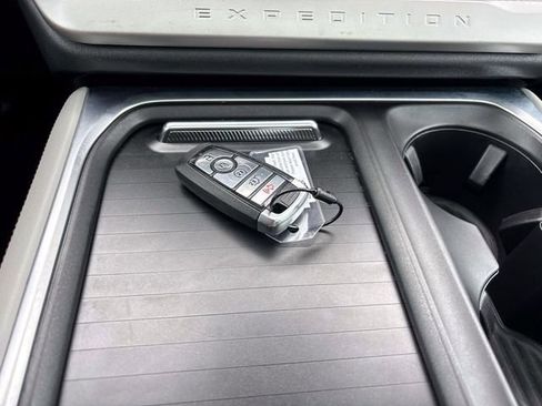 Used 2025 Ford Expedition Active image 30
