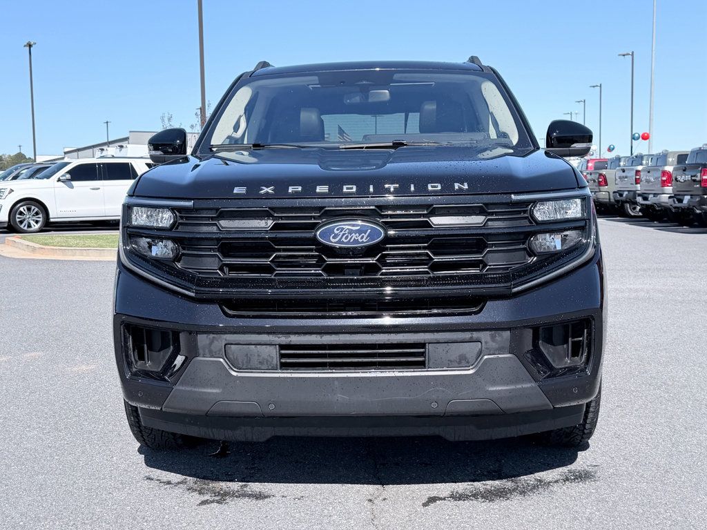 Used 2025 Ford Expedition Active AWD/4WD image 3